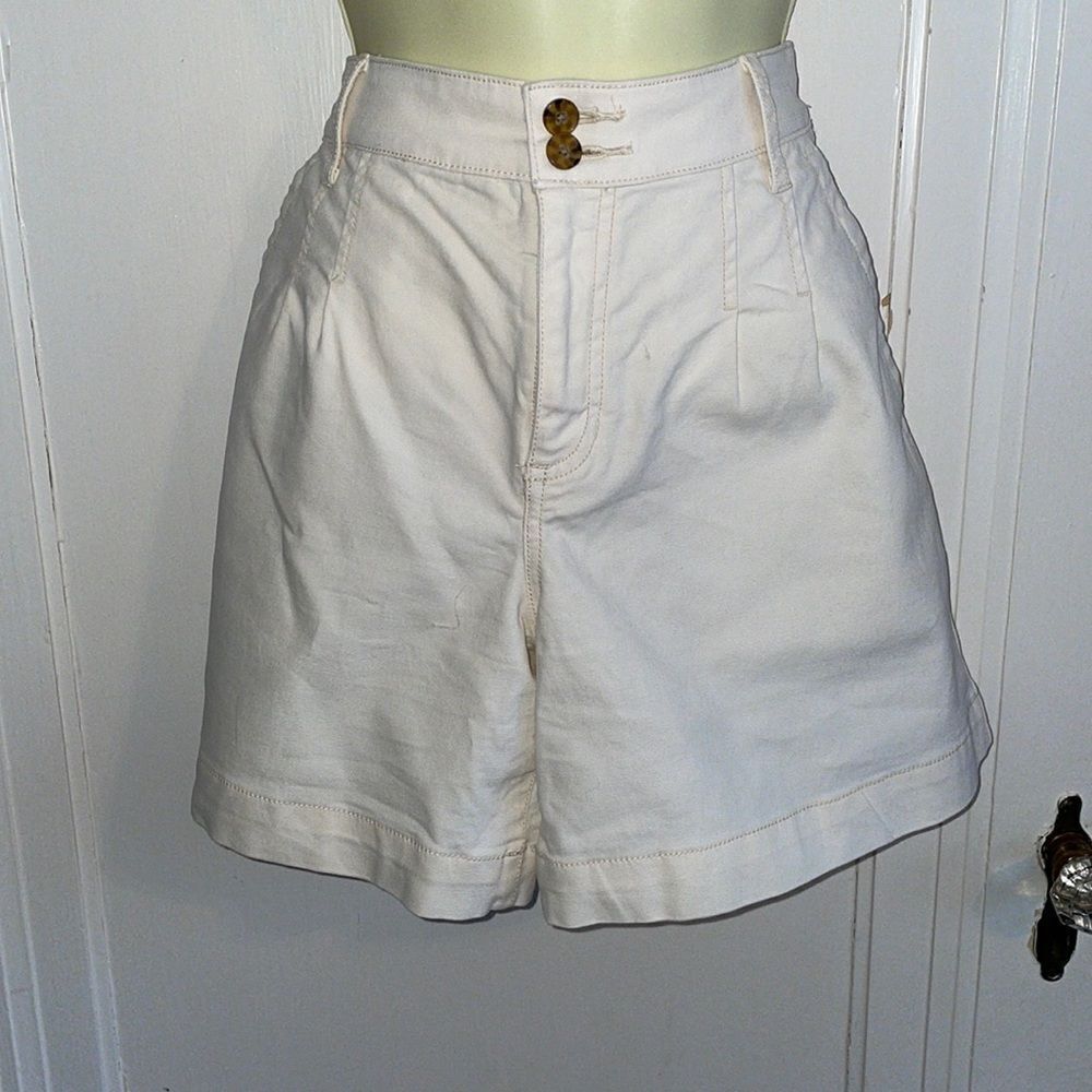 a.n.a‎ cream colored high waisted pleat front shorts
